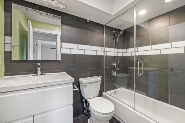 5834 W 77th Street 104, Burbank, IL 60459