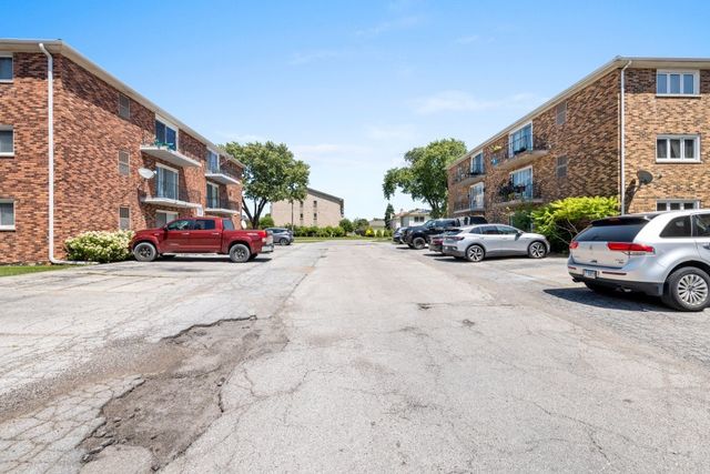 5834 W 77th Street 104, Burbank, IL 60459