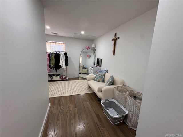 46 Maxwell Avenue, Oyster Bay, NY 11771