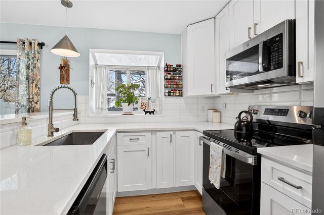 9659 W Chatfield Avenue B, Littleton, CO 80128