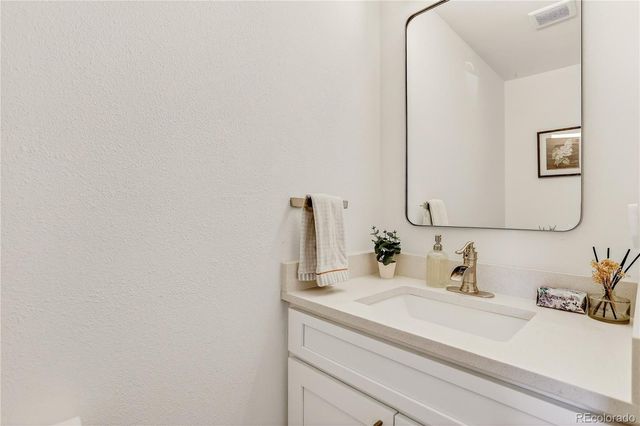 9659 W Chatfield Avenue B, Littleton, CO 80128