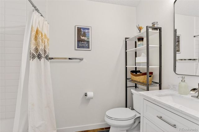 9659 W Chatfield Avenue B, Littleton, CO 80128