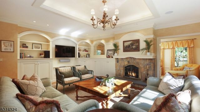 825 Lawrence Ave, Westfield Town, NJ 07090