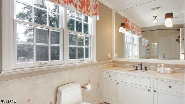 825 Lawrence Ave, Westfield Town, NJ 07090