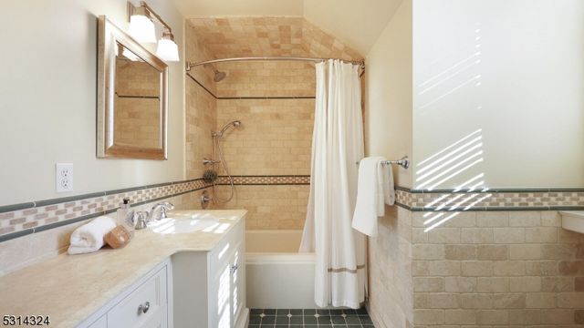 825 Lawrence Ave, Westfield Town, NJ 07090