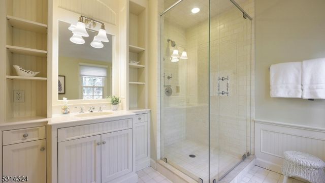 825 Lawrence Ave, Westfield Town, NJ 07090