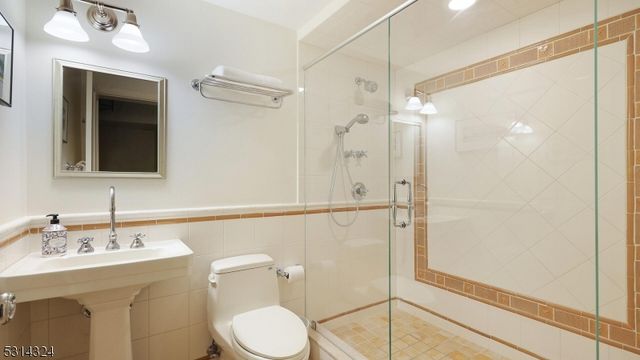 825 Lawrence Ave, Westfield Town, NJ 07090