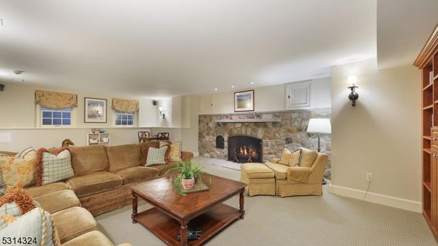 825 Lawrence Ave, Westfield Town, NJ 07090