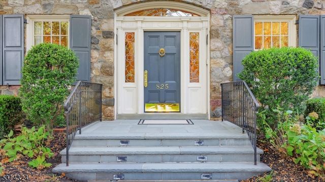 825 Lawrence Ave, Westfield Town, NJ 07090