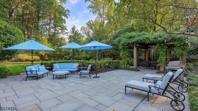 825 Lawrence Ave, Westfield Town, NJ 07090