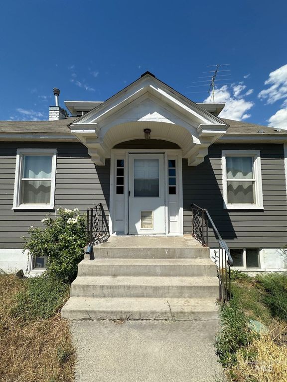 787 SW 3rd St, Ontario, OR 97914