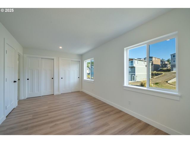 110 CRESCENT St, Tillamook, OR 97141