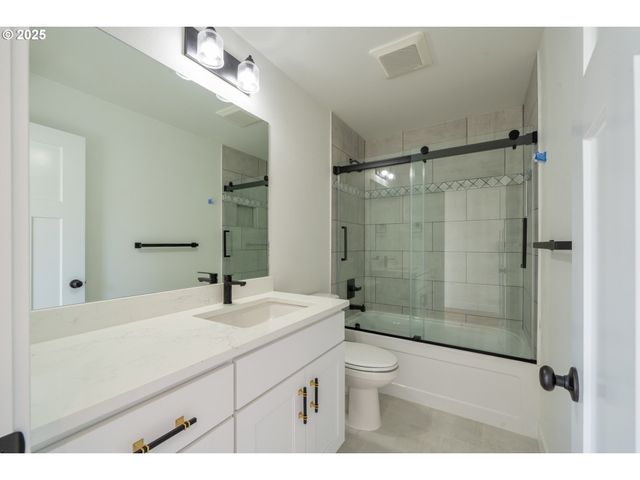 110 CRESCENT St, Tillamook, OR 97141