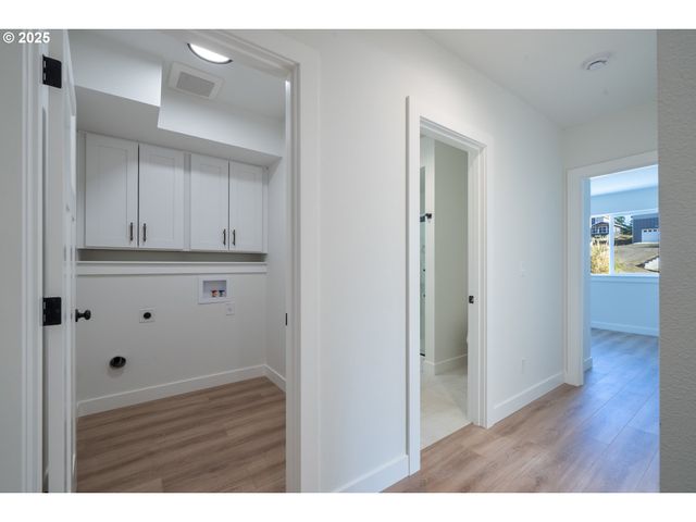 110 CRESCENT St, Tillamook, OR 97141