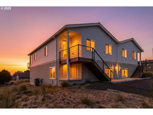 110 CRESCENT St, Tillamook, OR 97141