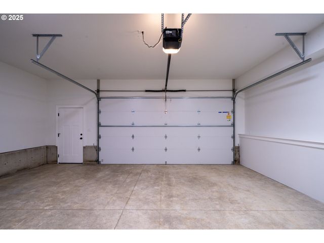 110 CRESCENT St, Tillamook, OR 97141