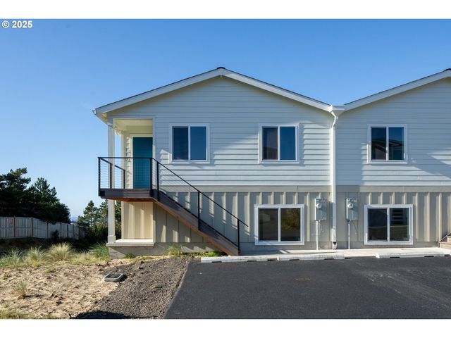 110 CRESCENT St, Tillamook, OR 97141
