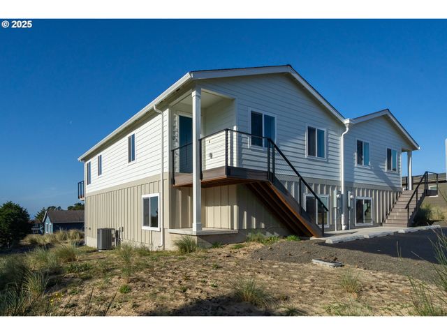 110 CRESCENT St, Tillamook, OR 97141