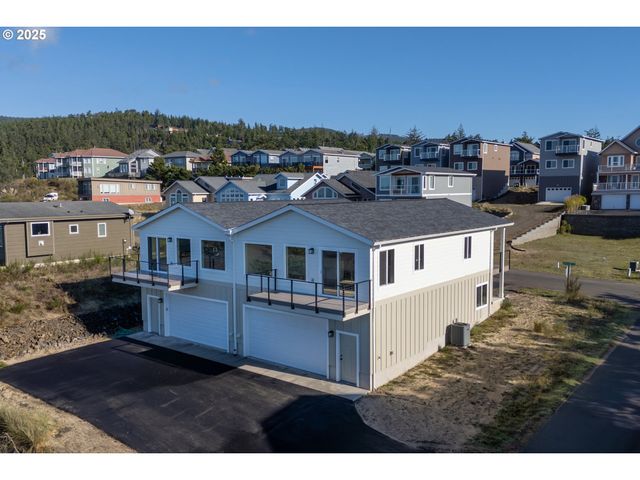 110 CRESCENT St, Tillamook, OR 97141