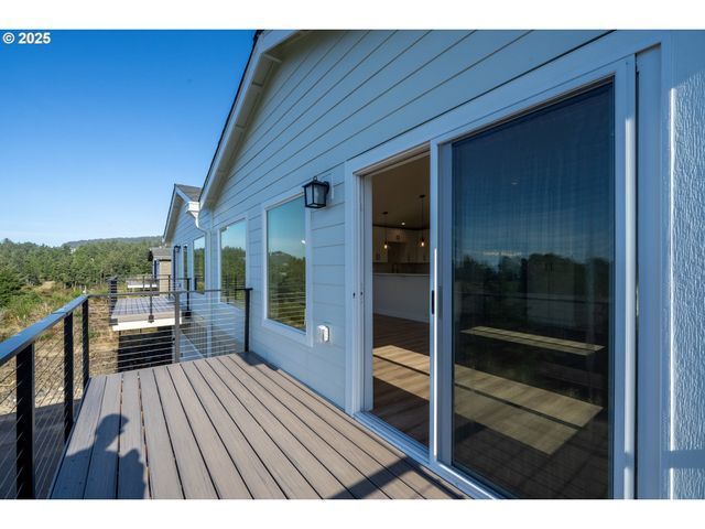 110 CRESCENT St, Tillamook, OR 97141