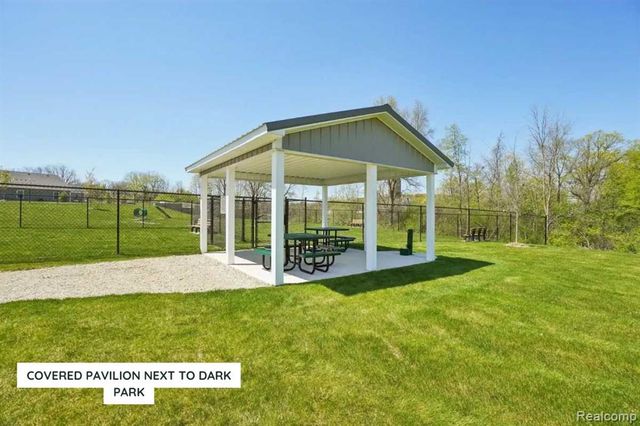 441 Jubilee Drive, Whitmore Lake, MI 48189