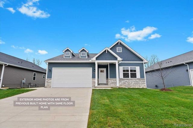 441 Jubilee Drive, Whitmore Lake, MI 48189
