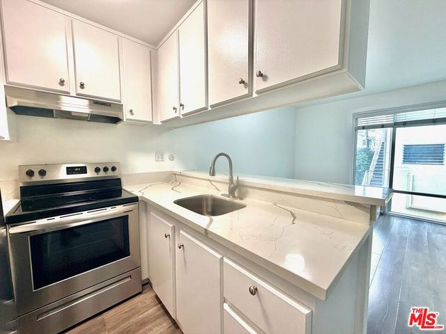 5805 W 8th Street 110, Los Angeles, CA 90036