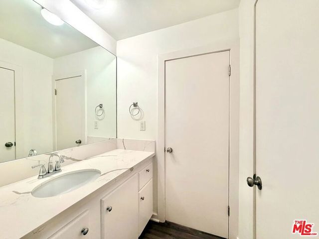 5805 W 8th Street 110, Los Angeles, CA 90036