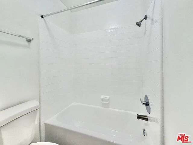 5805 W 8th Street 110, Los Angeles, CA 90036