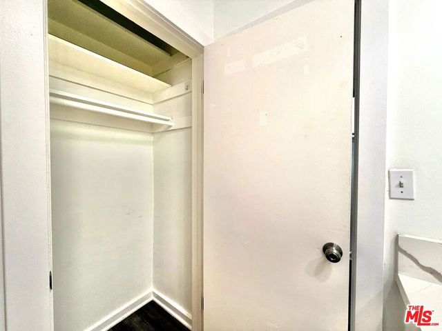 5805 W 8th Street 110, Los Angeles, CA 90036