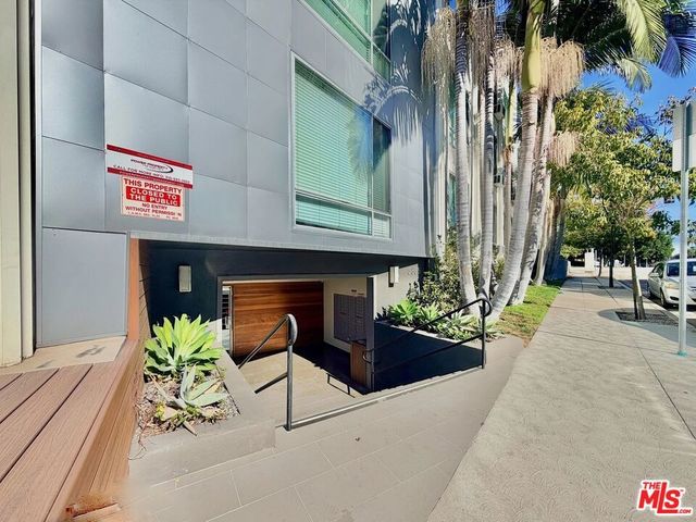 5805 W 8th Street 110, Los Angeles, CA 90036