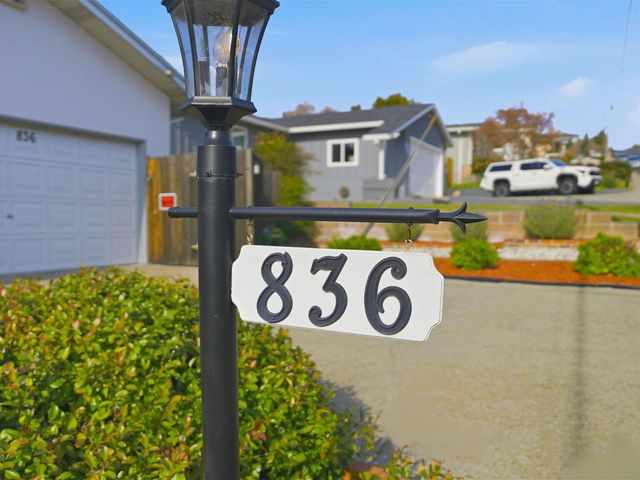 836 Hawthorne Dr, Rodeo, CA 94572