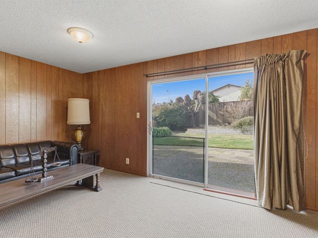 836 Hawthorne Dr, Rodeo, CA 94572