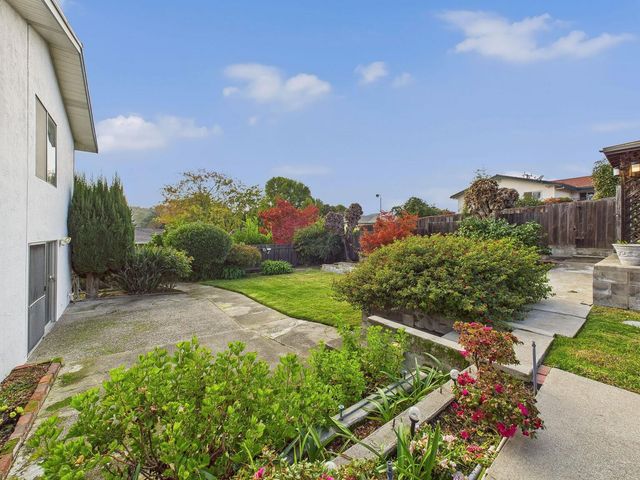 836 Hawthorne Dr, Rodeo, CA 94572