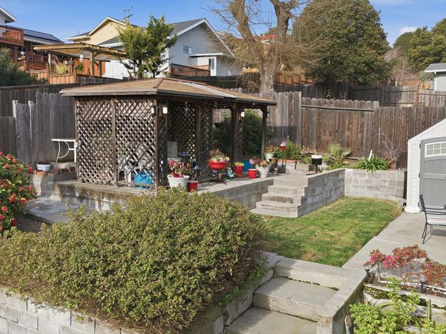 836 Hawthorne Dr, Rodeo, CA 94572