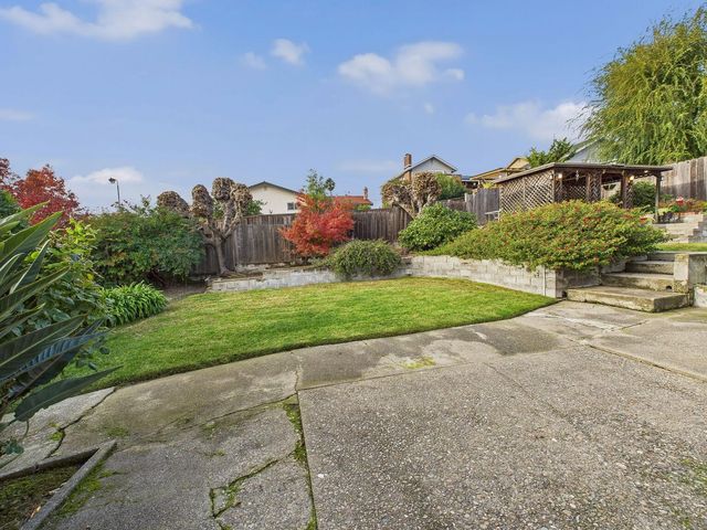 836 Hawthorne Dr, Rodeo, CA 94572