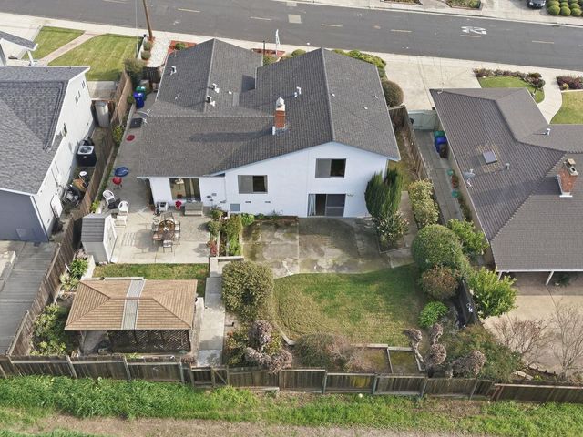 836 Hawthorne Dr, Rodeo, CA 94572