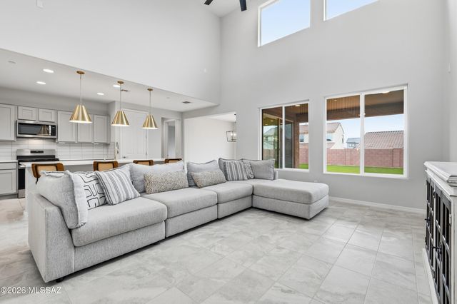 7990 S Expedition Drive, Tucson, AZ 85747