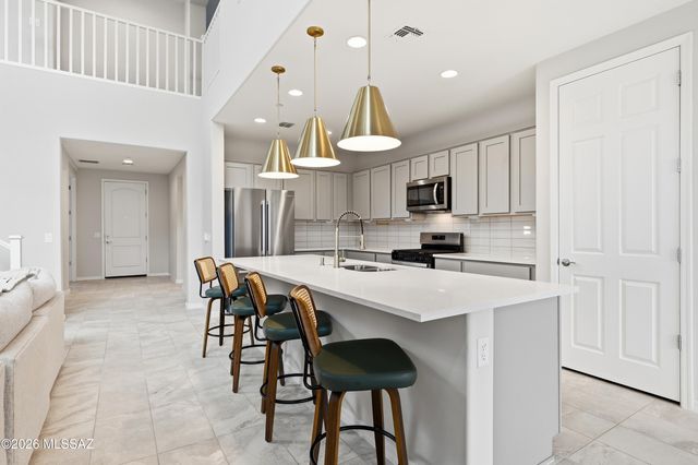 7990 S Expedition Drive, Tucson, AZ 85747