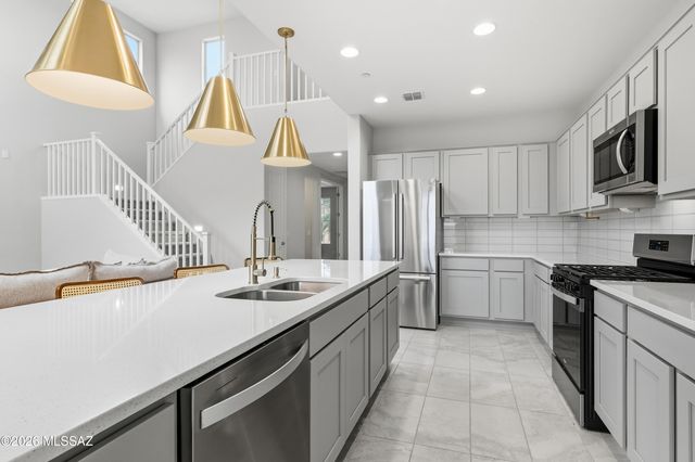 7990 S Expedition Drive, Tucson, AZ 85747