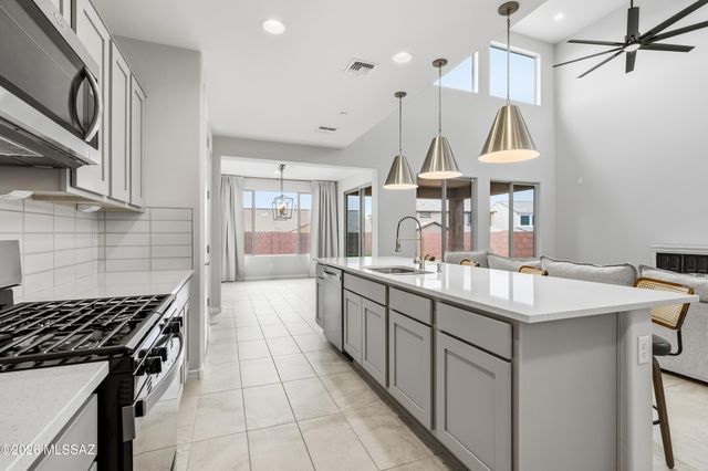 7990 S Expedition Drive, Tucson, AZ 85747
