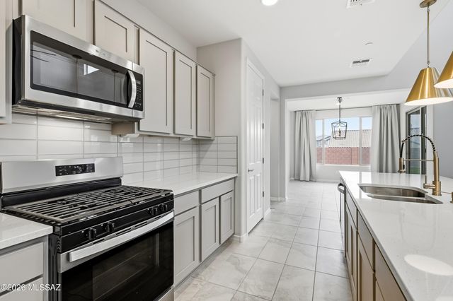 7990 S Expedition Drive, Tucson, AZ 85747