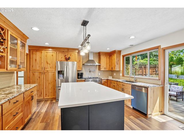 10300 Sw COQUILLE Dr, Tualatin, OR 97062
