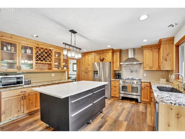 10300 Sw COQUILLE Dr, Tualatin, OR 97062