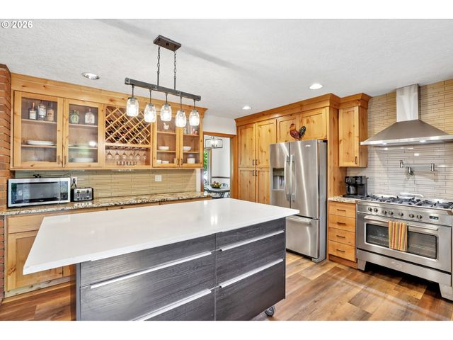 10300 Sw COQUILLE Dr, Tualatin, OR 97062