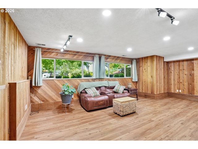 10300 Sw COQUILLE Dr, Tualatin, OR 97062