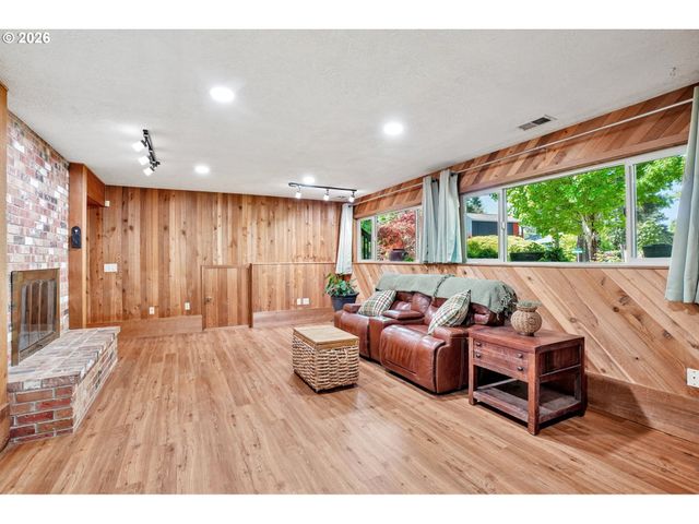 10300 Sw COQUILLE Dr, Tualatin, OR 97062