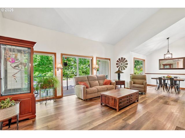 10300 Sw COQUILLE Dr, Tualatin, OR 97062