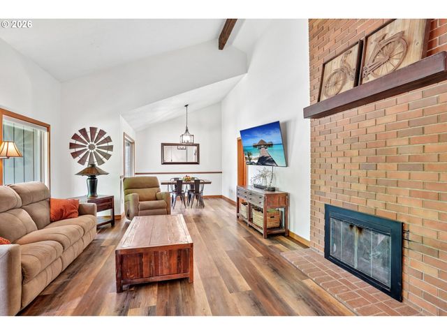 10300 Sw COQUILLE Dr, Tualatin, OR 97062