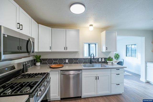 560 Hansen Av S, Salem, OR 97302